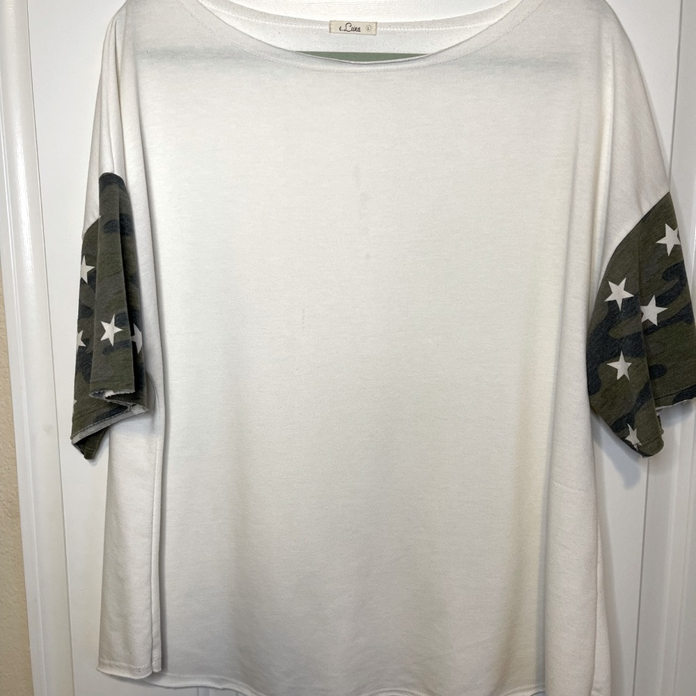 Blouse with camo star sleeves